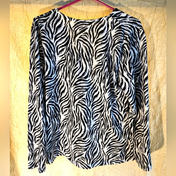 TanJay Lightweight Zip Up - Picture 2 of 6